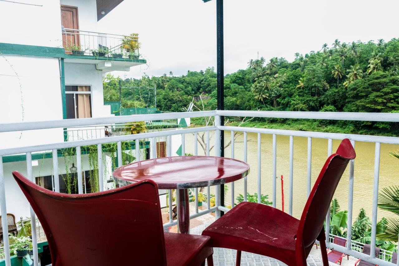 Kandy Riverside Villa Екстериор снимка