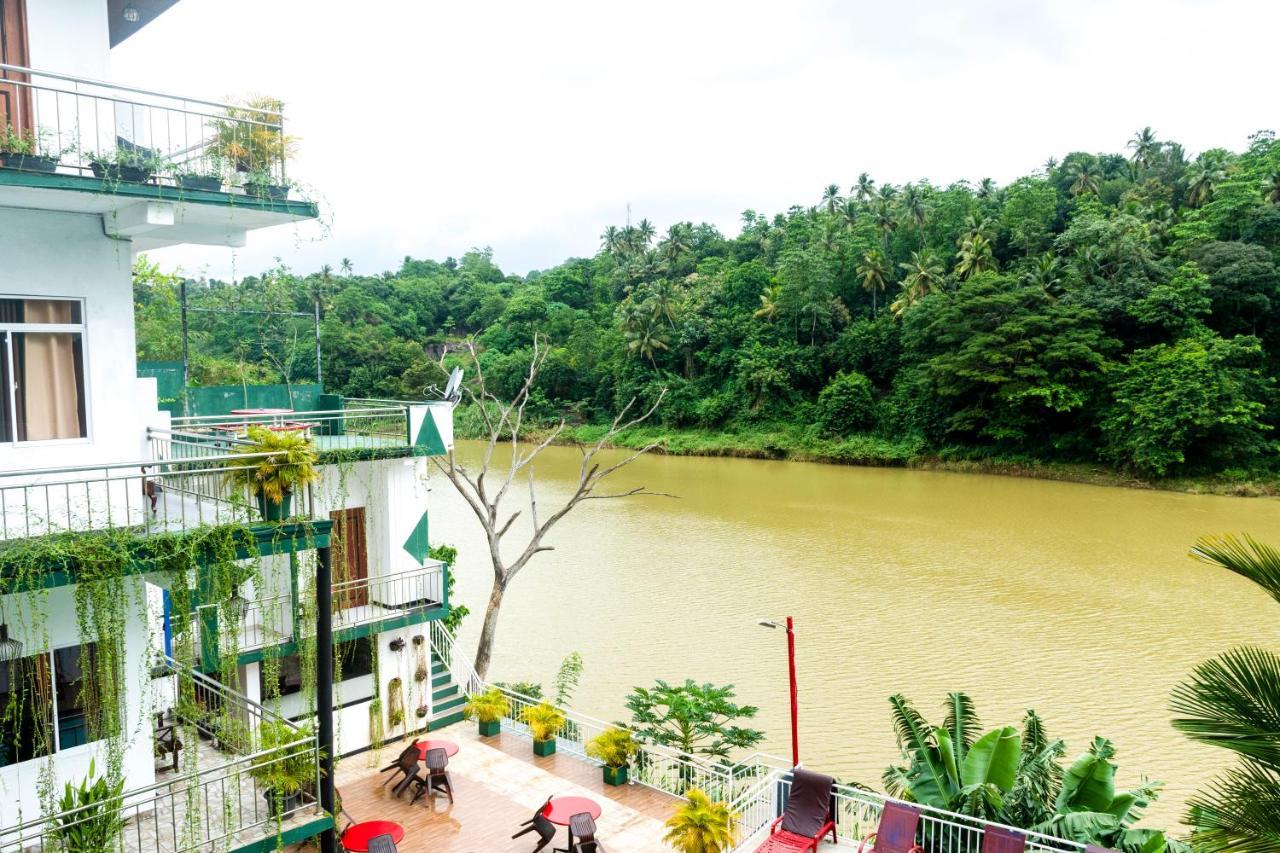 Kandy Riverside Villa Екстериор снимка