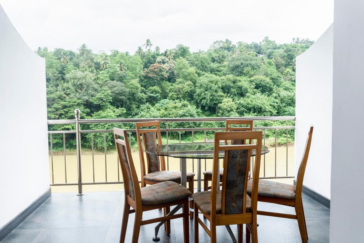 Kandy Riverside Villa Екстериор снимка